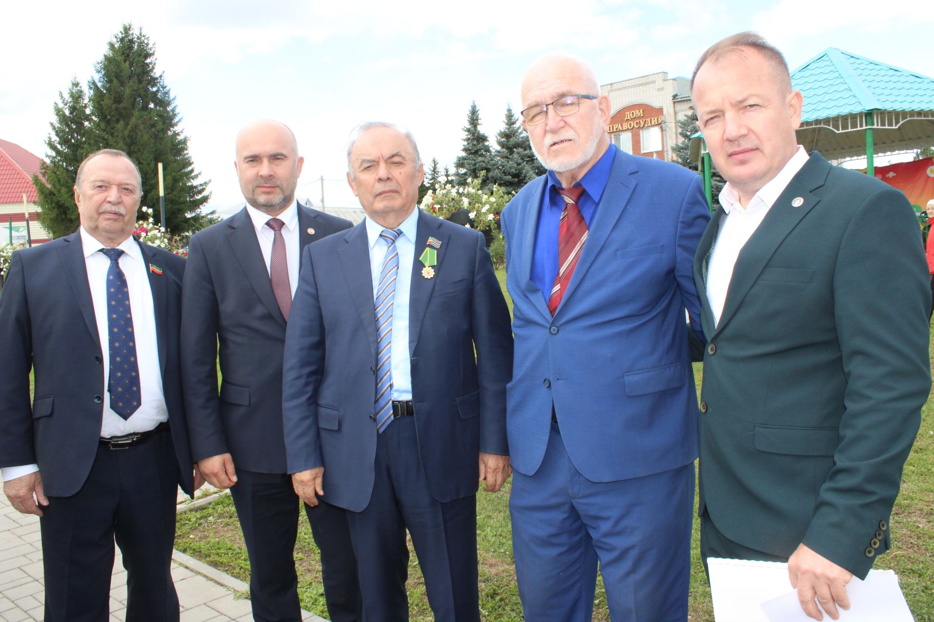 Бүген Теләчедә танылган шәхесләребез хөрмәтенә бюстлар ачылды