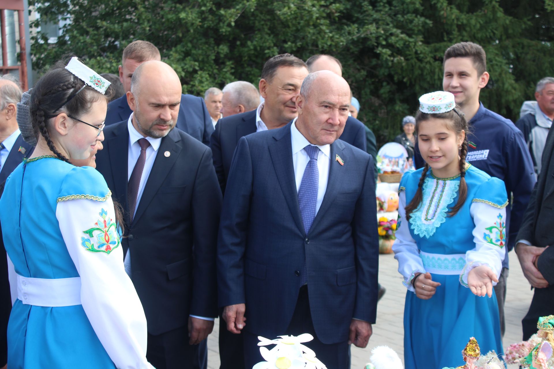Бүген Теләчедә танылган шәхесләребез хөрмәтенә бюстлар ачылды