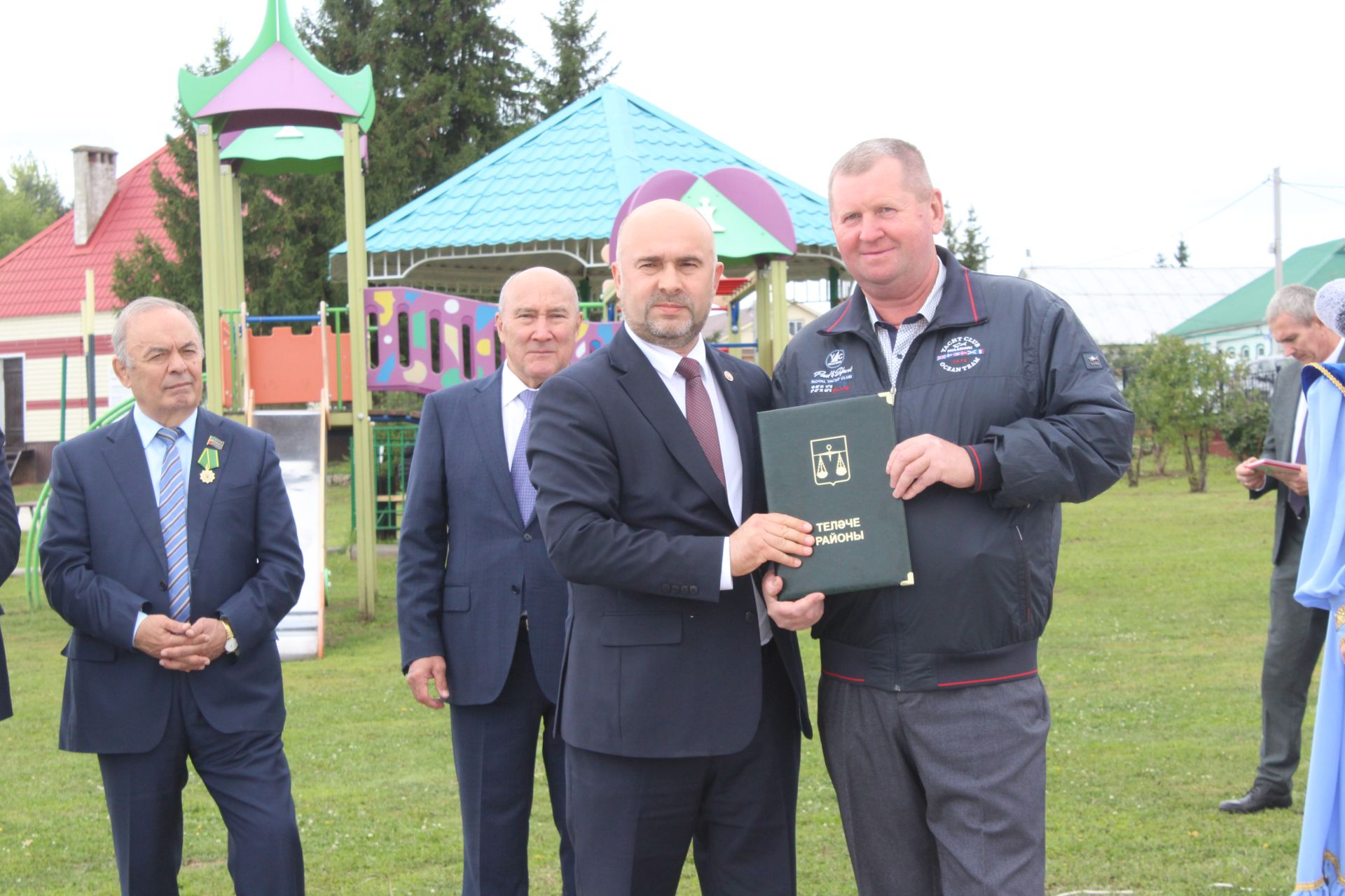 Бүген Теләчедә танылган шәхесләребез хөрмәтенә бюстлар ачылды