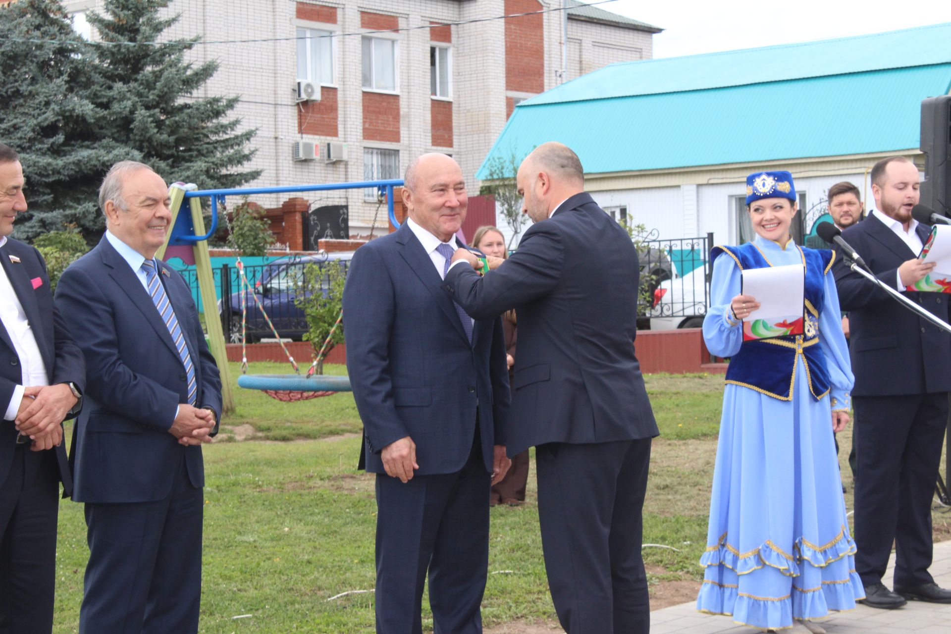 Бүген Теләчедә танылган шәхесләребез хөрмәтенә бюстлар ачылды
