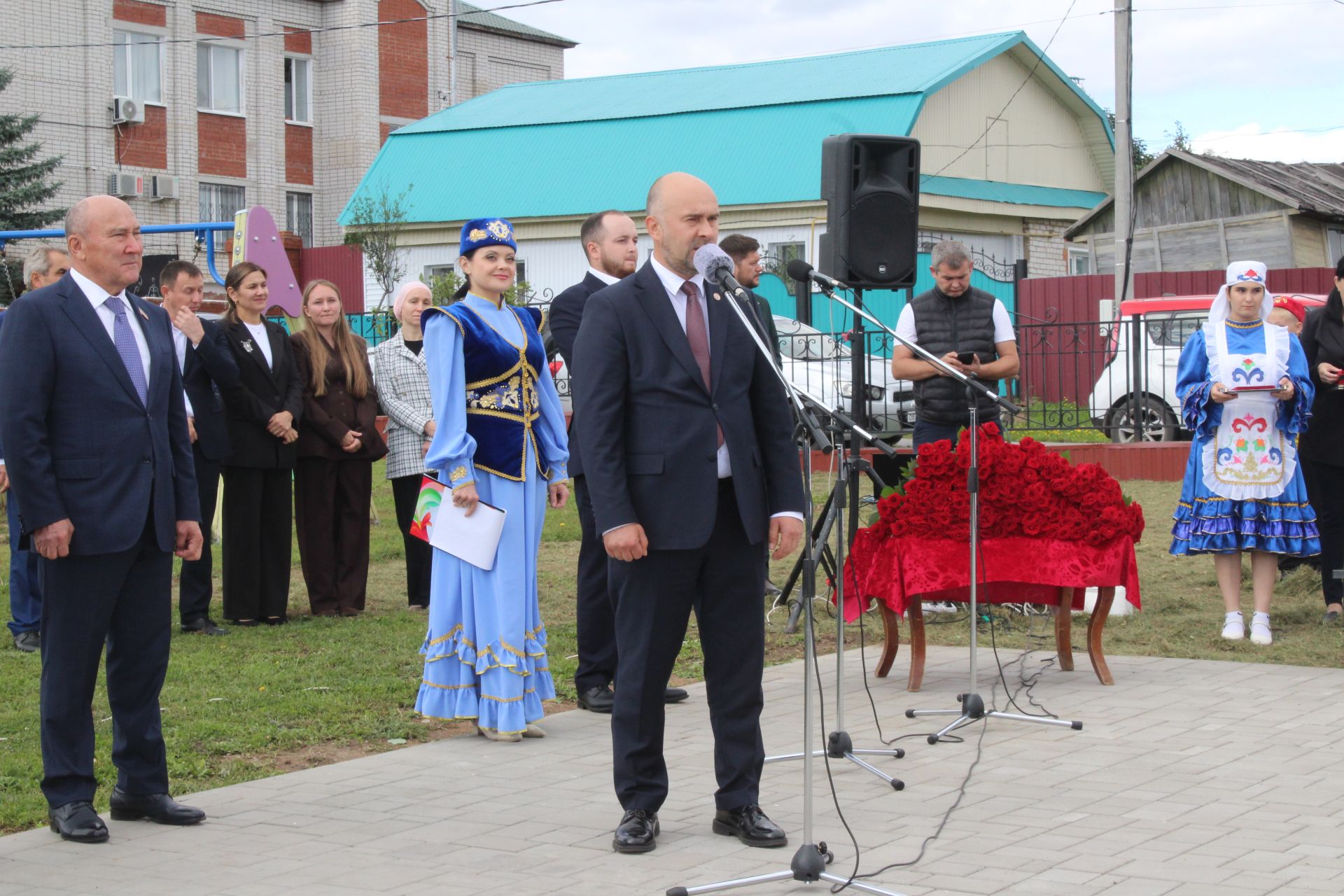 Бүген Теләчедә танылган шәхесләребез хөрмәтенә бюстлар ачылды