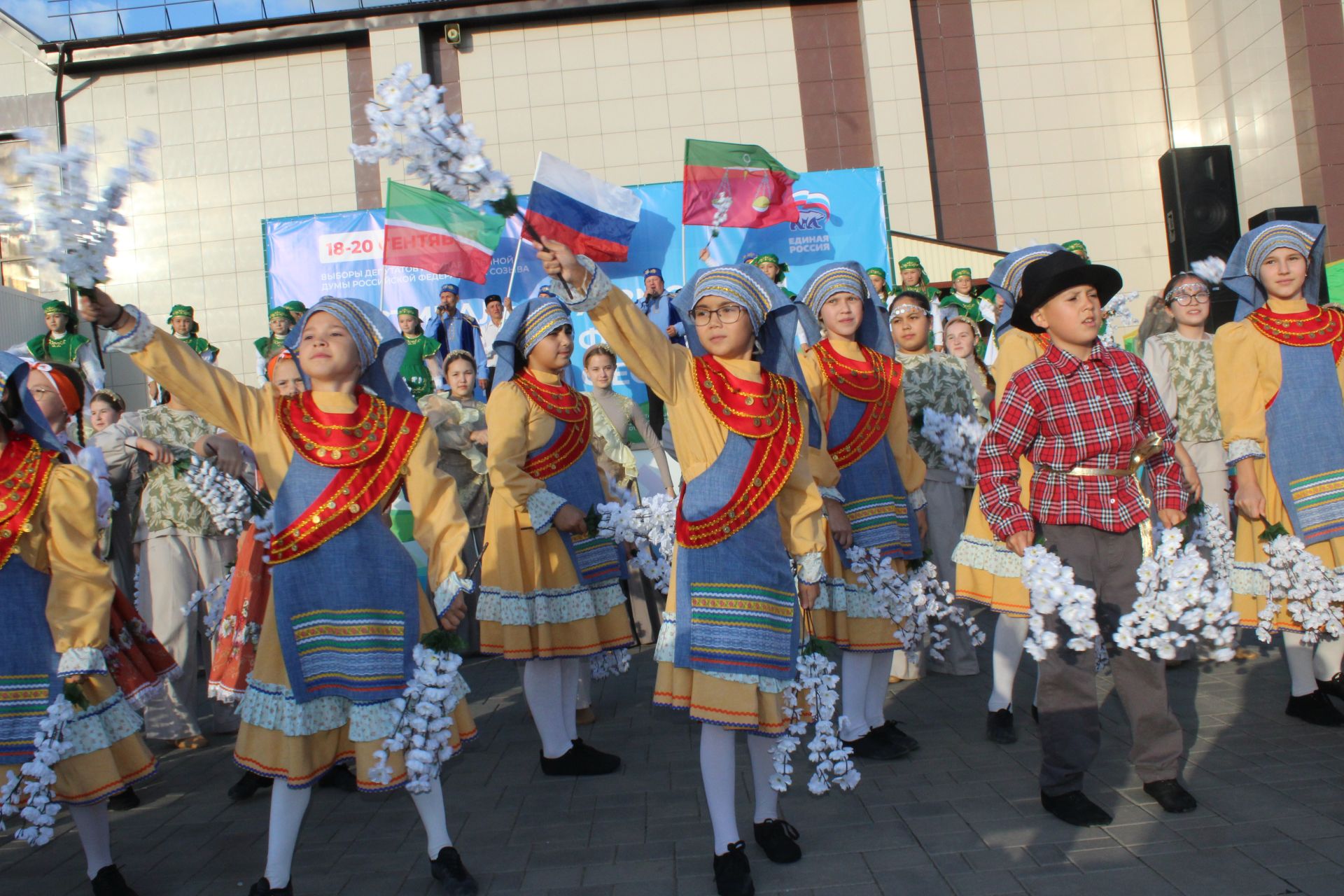 Балкы, яшә, чәчәк ат, республикам минем!