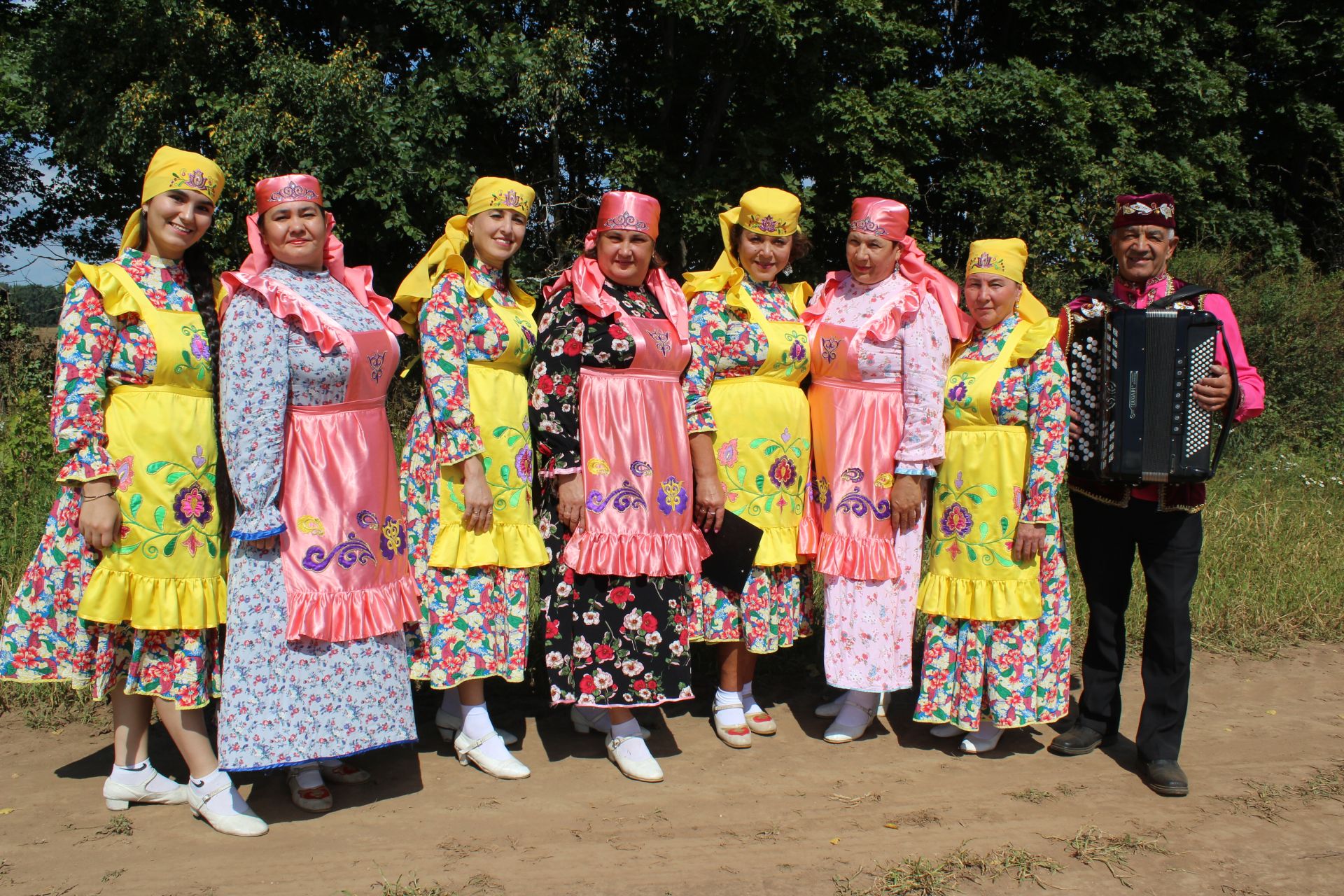 Икмәк булса, җыры да була