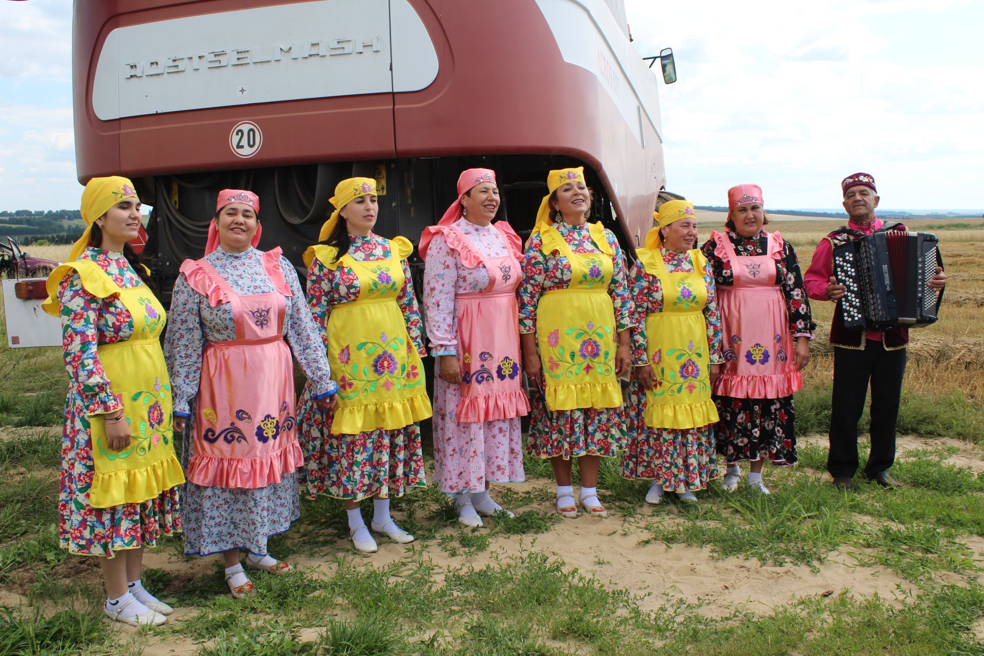 Икмәк булса, җыры да була