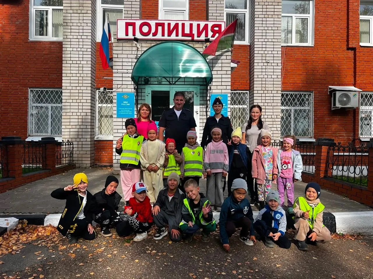 Теләченең өченче номерлы балалар бакчасы балалары полиция бүлегендә кунакта