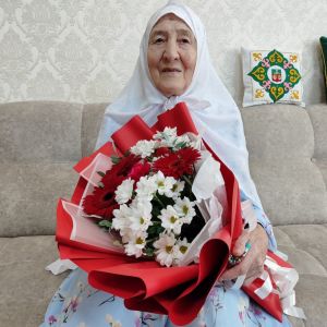 Бүген Үзәк бистәсендә яшәүче райондашыбыз, Социалистик Хезмәт Герое Кәримова Гөлбикә Галеевнаның туган көне