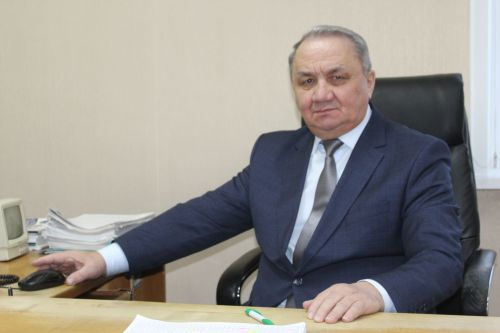 Хөрмәтле  Ралиф Хәнифович!  Сезне гомер бәйрәмегез –  65 яшьлек юбилеегыз белән котлыйбыз!