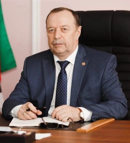 Бүген 13 нче сентябрь көнне җиденче чакырылыш Татарстан Республикасы Дәүләт Советы депутаты, районыбызның Шәрәфле гражданины Хаҗипов Нәҗип Нәкыйп улының туган көне!