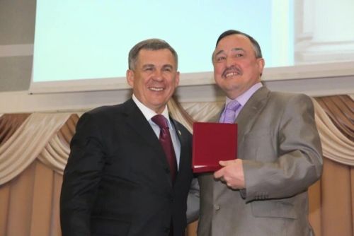Бүген якташыбыз, бик күп журналистларның остазы, күренекле галим Васил Загитович Гарифуллинның туган көне