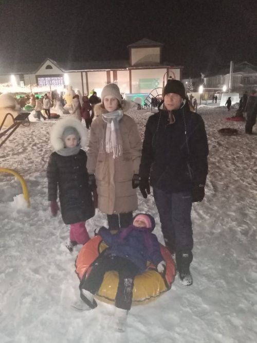 Теләче авылыннан Вәлиәхметова Мәдинә  «Әтием - гаилә терәге» район  бәйгесендә катнаша