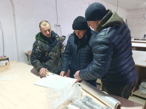 Дәүләт ярдәме белән үз эшчәнлекләрен башлаган гаиләләр белән аралаштылар