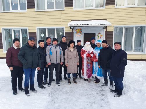 Дәүләт ярдәме белән үз эшчәнлекләрен башлаган гаиләләр белән аралаштылар