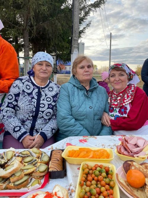 Иске Карабаян​ авылында «Җан җылыбыз сезгә өлкәннәр» дип исемләнгән кичә узды
