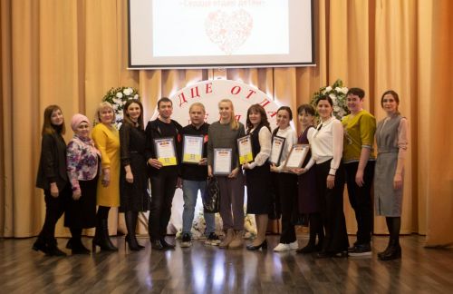 Бәйгедә балалар иҗат үзәгеннән өстәмә белем бирү педагоглары катнашты
