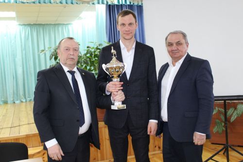 Берәүләр чиләк, икенчеләр кашык белән сава…