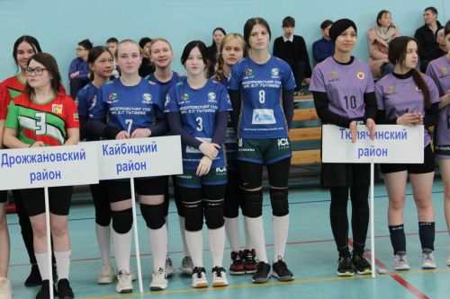 Волейбол мәйданчыгында кызу