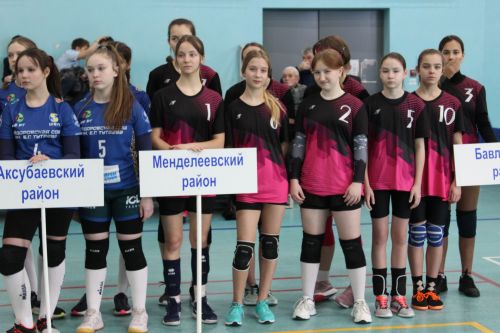Волейбол мәйданчыгында кызу