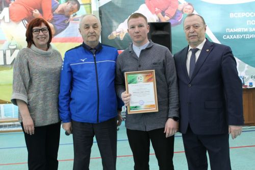Волейбол мәйданчыгында кызу