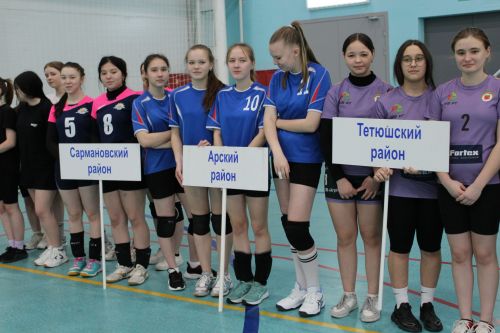 Волейбол мәйданчыгында кызу
