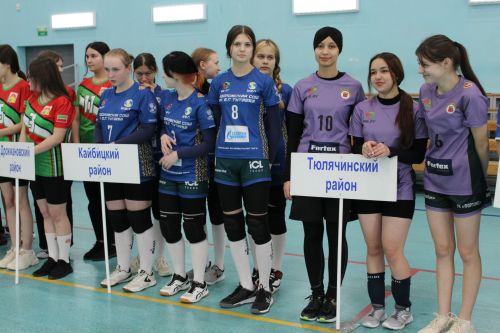 Волейбол мәйданчыгында кызу