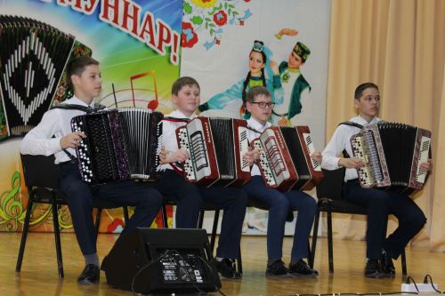 Гармунчылар җыелган җирдә