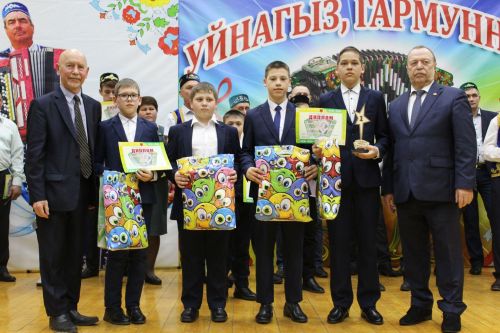 Гармунчылар җыелган җирдә