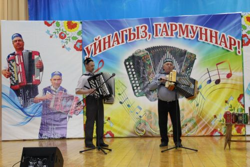 Гармунчылар җыелган җирдә