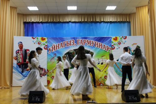 Гармунчылар җыелган җирдә