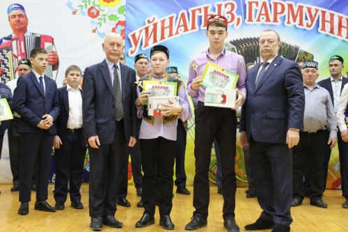 Гармунчылар җыелган җирдә