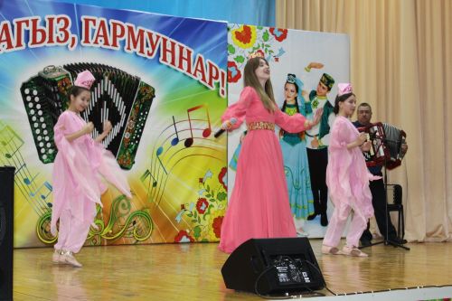 Гармунчылар җыелган җирдә
