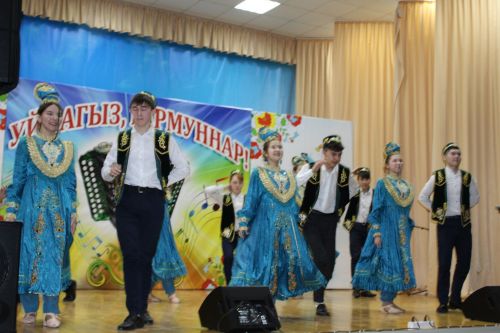 Гармунчылар җыелган җирдә
