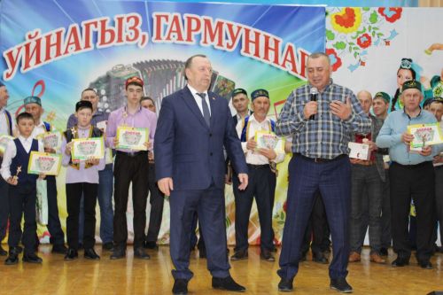 Гармунчылар җыелган җирдә