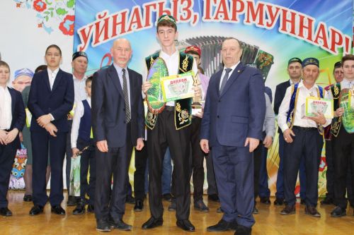 Гармунчылар җыелган җирдә