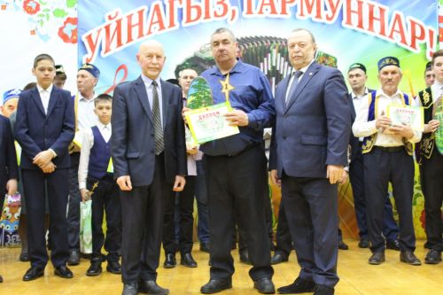Гармунчылар җыелган җирдә