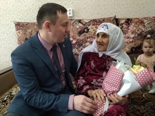 Дилбәр апа Габдрахманова 90 яшьлек юбилеен каршылады