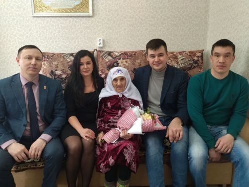 Дилбәр апа Габдрахманова 90 яшьлек юбилеен каршылады