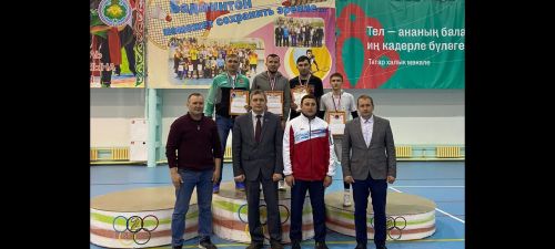 Бадминтон буенча ярышлар узды