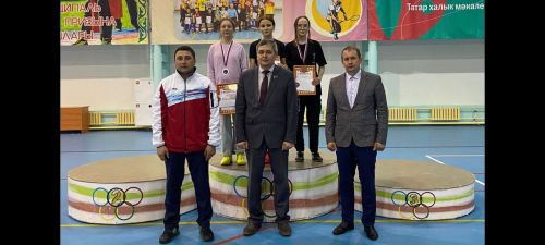 Бадминтон буенча ярышлар узды