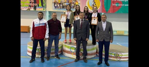 Бадминтон буенча ярышлар узды
