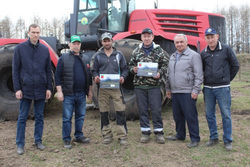 Алдынгыларга сертификатлар тапшырылды