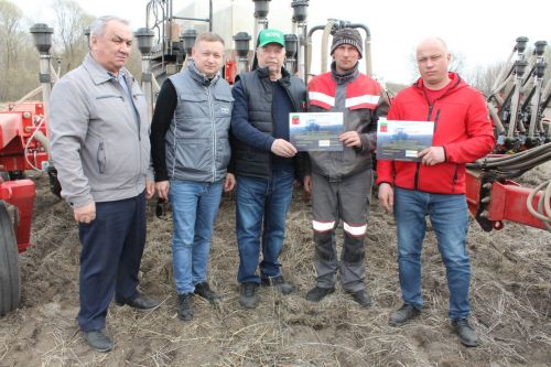 Алдынгыларга сертификатлар тапшырылды