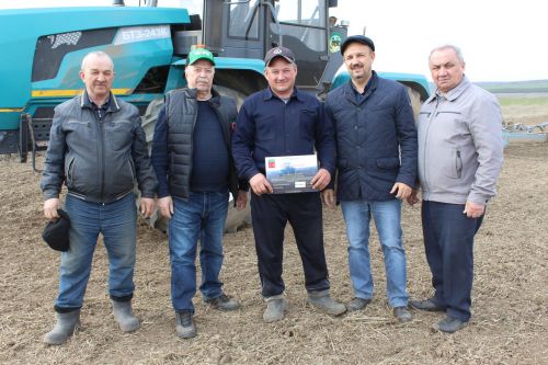Алдынгыларга сертификатлар тапшырылды