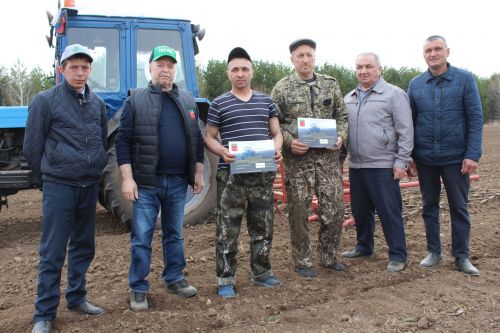 Алдынгыларга сертификатлар тапшырылды