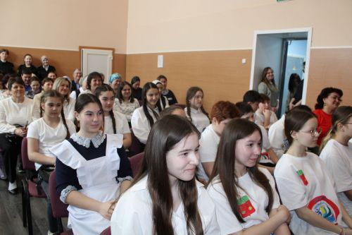 Яшьләр белән очраштылар