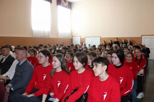 Яшьләр белән очраштылар