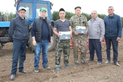 Алдынгыларга сертификатлар тапшырылды