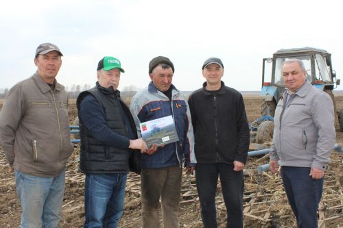 Алдынгыларга сертификатлар тапшырылды