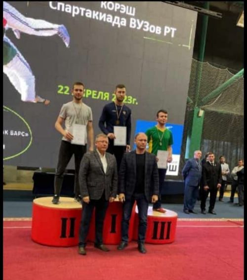 Казанда югары уку йортлары арасында көрәш ярышы узды