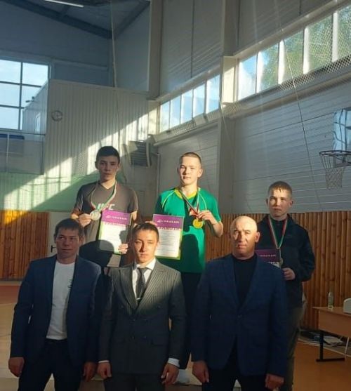 Көрәш буенча районара ярышлар узды