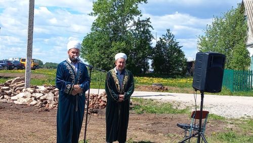 Мәчеткә беренче нигез ташы салынды.